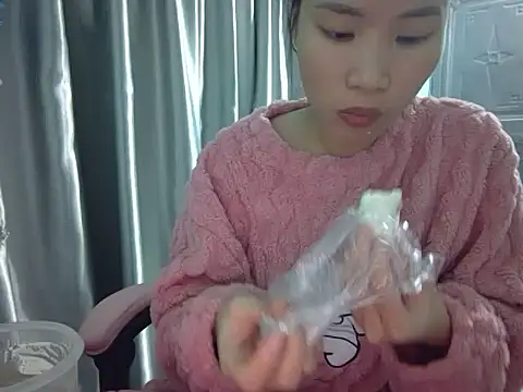 Snapshot of Ly-ny chatting on November 19, 2025, 1:38 am Ly-ny online show from November 19, 2025, 1:38 am