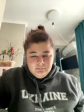 AliceCurlyX online show from December 15, 2025, 9:26 am