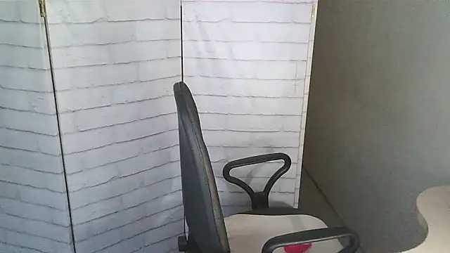 Helen xi  online show from December 19, 2025, 5:21 am