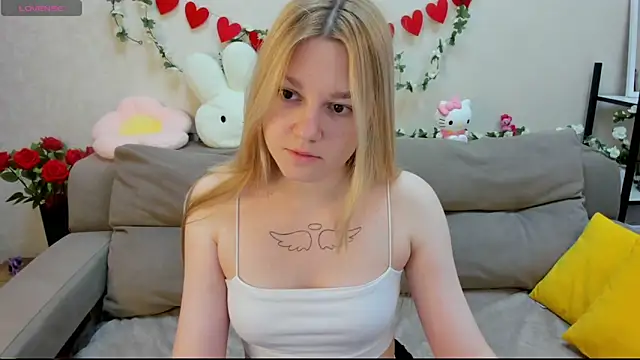 Snapshot of Sylvia_Ortiz chatting on March 10, 2026, 12:58 am Sylvia Ortiz online show from March 10, 2026, 12:58 am