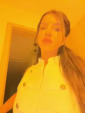 StephieRouse online show from June 5, 2026, 11:10 pm