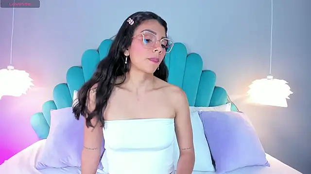 AlassiaHocthner online show from November 5, 2025, 11:57 am