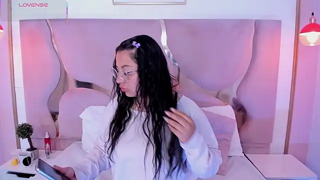 AbbieJoness   online show from October 8, 2025, 1:45 pm