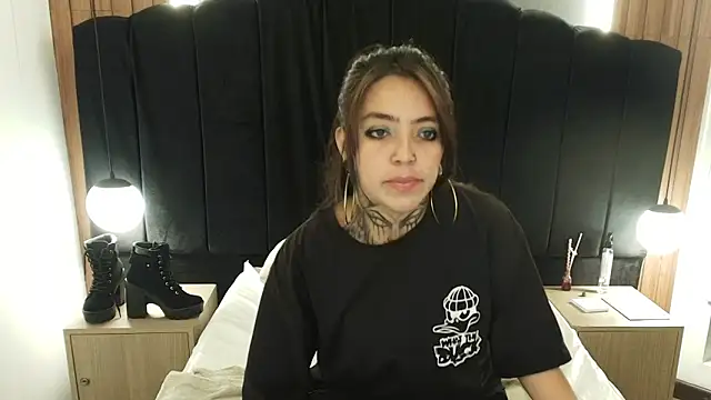 Snapshot of LiaMonroee_ chatting on March 15, 2026, 12:12 pm LiaMonroee online show from March 15, 2026, 12:12 pm