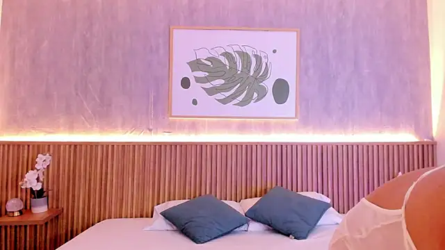 sophie rojas online show from November 19, 2025, 3:28 am