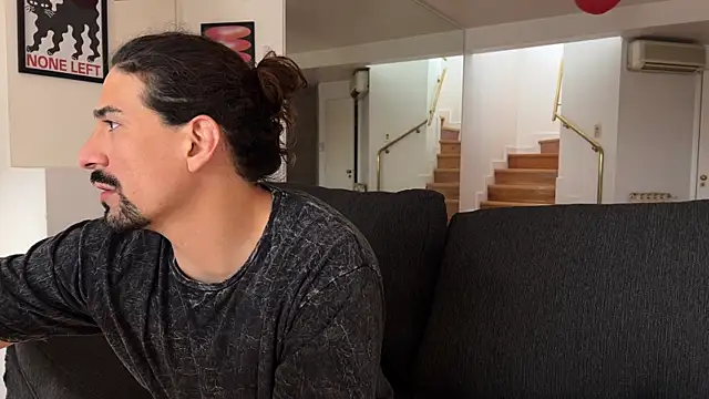 lenruy online show from October 28, 2025, 7:57 pm