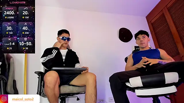 sotooliver3 online show from October 10, 2025, 8:42 pm