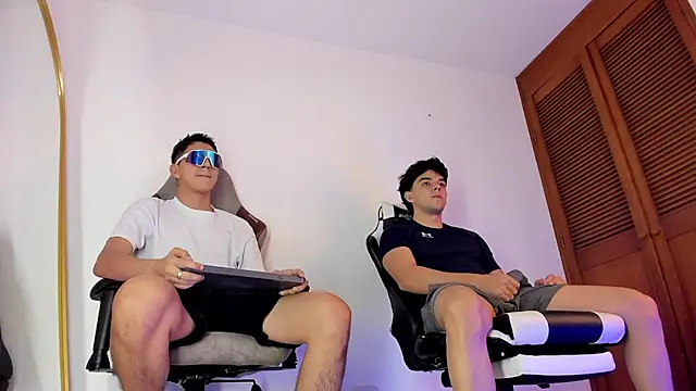 sotooliver3 online show from December 3, 2025, 7:24 pm