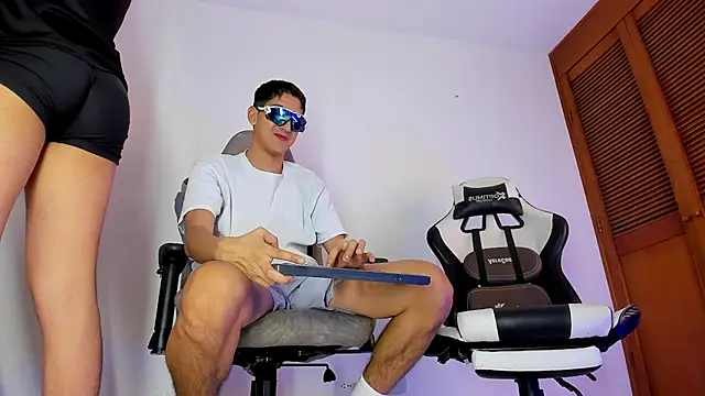 sotooliver3 online show from April 9, 2026, 8:59 pm