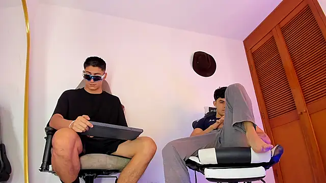 sotooliver3 online show from October 19, 2025, 6:10 pm