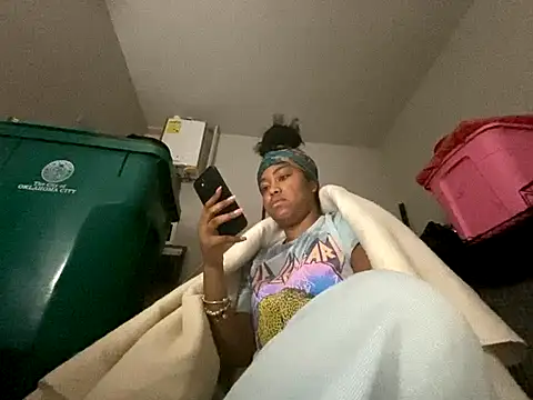 Snapshot of princesslivv chatting on October 28, 2025, 8:19 pm princesslivv online show from October 28, 2025, 8:19 pm