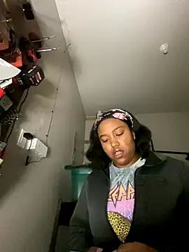 Snapshot of princesslivv chatting on October 27, 2025, 3:29 am princesslivv online show from October 27, 2025, 3:29 am