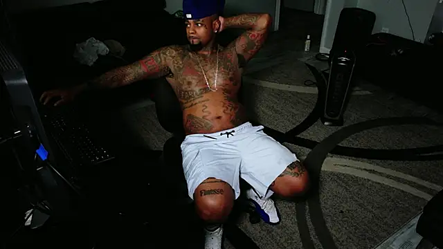 SLANGONDEMHOES online show from June 12, 2026, 4:54 am