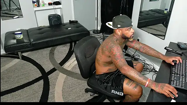 SLANGONDEMHOES online show from October 22, 2025, 12:43 am