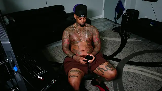 SLANGONDEMHOES online show from June 10, 2026, 1:23 pm