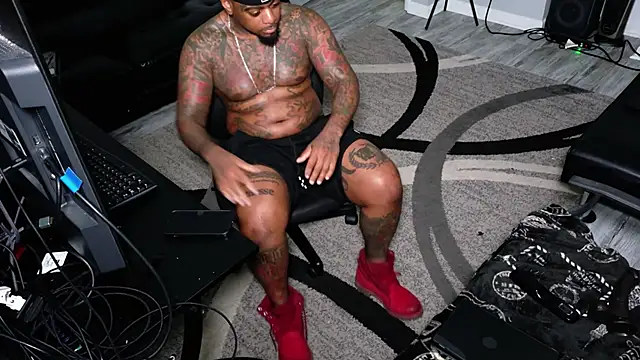 SLANGONDEMHOES online show from August 7, 2026, 1:28 pm