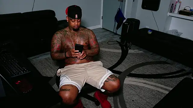SLANGONDEMHOES online show from June 9, 2026, 12:17 pm
