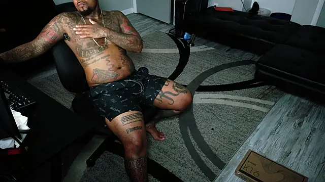 SLANGONDEMHOES online show from June 29, 2026, 4:52 am