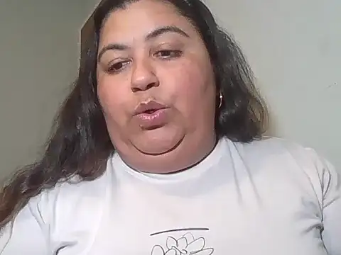 curvy diva  online show from April 23, 2026, 1:34 am