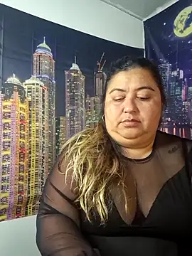 curvy diva  online show from May 8, 2026, 12:53 pm
