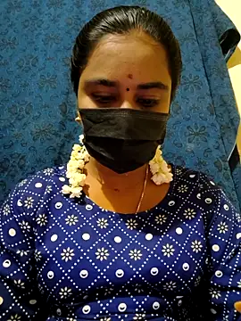 mini-queen online show from October 8, 2025, 4:51 pm