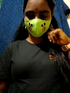 mini-queen online show from October 3, 2025, 4:19 pm