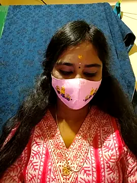 mini-queen online show from October 26, 2025, 11:43 am