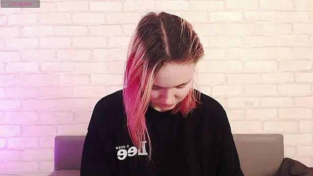 Ericha Stone online show from February 5, 2026, 2:18 am