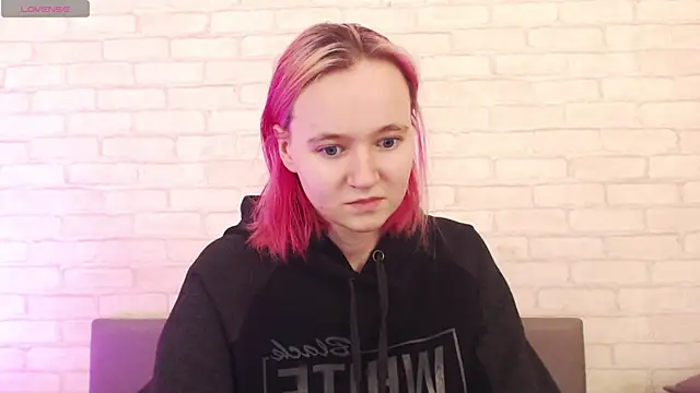 Ericha Stone online show from October 28, 2025, 8:13 am