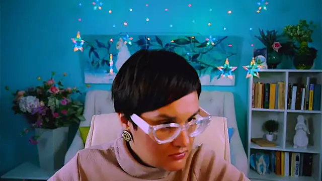 Snapshot of LauraDavidsons chatting on September 29, 2025, 6:24 pm LauraDavidsons online show from September 29, 2025, 6:24 pm