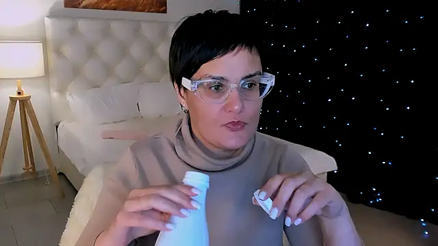 Snapshot of LauraDavidsons chatting on February 24, 2026, 6:53 pm LauraDavidsons online show from February 24, 2026, 6:53 pm