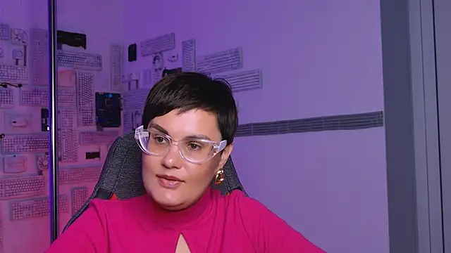 Snapshot of LauraDavidsons chatting on September 12, 2025, 8:14 am LauraDavidsons online show from September 12, 2025, 8:14 am