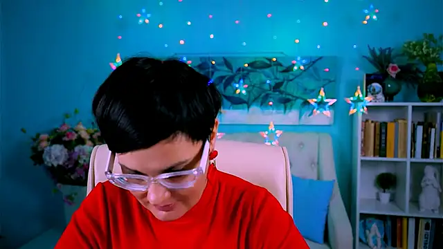 Snapshot of LauraDavidsons chatting on October 24, 2025, 5:56 pm LauraDavidsons online show from October 24, 2025, 5:56 pm