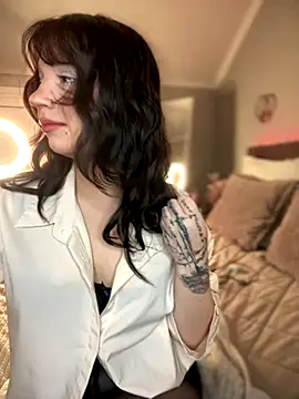 YourLittleDevil online show from October 20, 2025, 2:17 pm