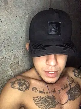 Snapshot of tattoos22 chatting on November 7, 2025, 12:37 am tattoos22 online show from November 7, 2025, 12:37 am