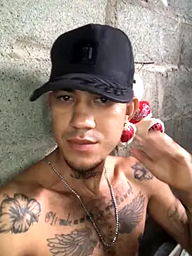 Snapshot of tattoos22 chatting on October 26, 2025, 1:22 pm tattoos22 online show from October 26, 2025, 1:22 pm