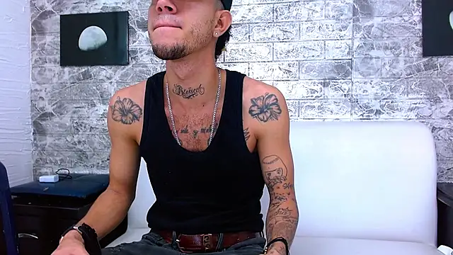 Snapshot of tattoos22 chatting on November 29, 2025, 11:43 am tattoos22 online show from November 29, 2025, 11:43 am