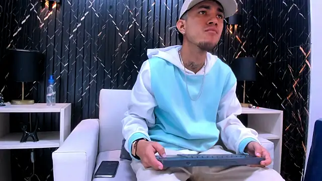 Snapshot of tattoos22 chatting on November 24, 2025, 1:00 pm tattoos22 online show from November 24, 2025, 1:00 pm