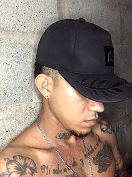 Snapshot of tattoos22 chatting on November 7, 2025, 12:42 pm tattoos22 online show from November 7, 2025, 12:42 pm