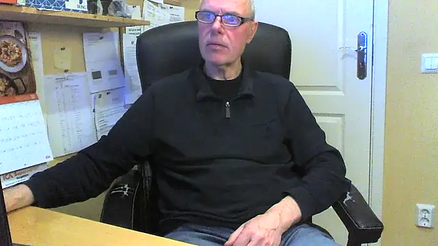 Snapshot of Klipparn chatting on February 11, 2026, 3:12 pm Klipparn online show from February 11, 2026, 3:12 pm