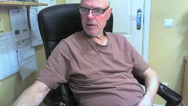 Snapshot of Klipparn chatting on March 10, 2026, 5:50 pm Klipparn online show from March 10, 2026, 5:50 pm