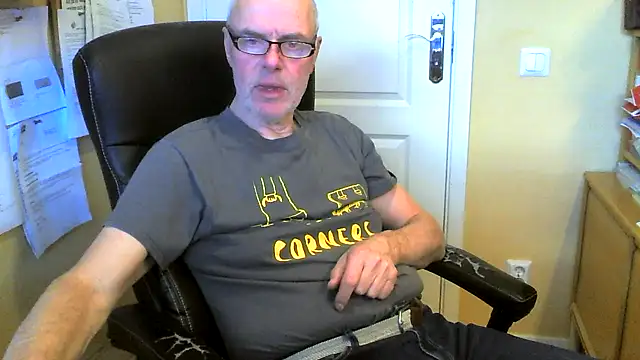 Snapshot of Klipparn chatting on March 2, 2026, 3:19 pm Klipparn online show from March 2, 2026, 3:19 pm