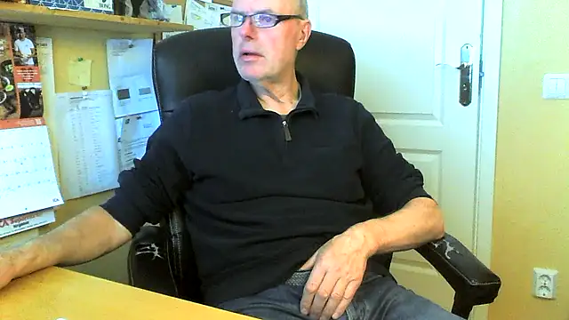 Snapshot of Klipparn chatting on March 23, 2026, 7:41 am Klipparn online show from March 23, 2026, 7:41 am