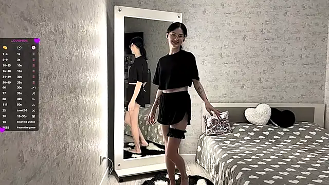 FakeLamb online show from October 17, 2025, 9:05 pm