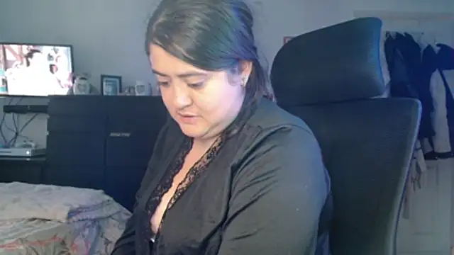 Snapshot of Prill940 chatting on November 18, 2025, 7:33 am Prill940 online show from November 18, 2025, 7:33 am