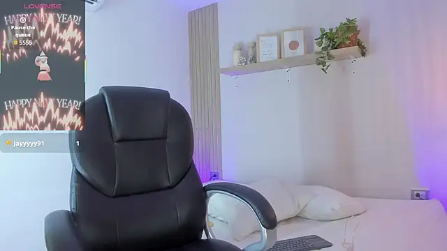 Cristalfoxy  online show from January 6, 2026, 7:40 pm