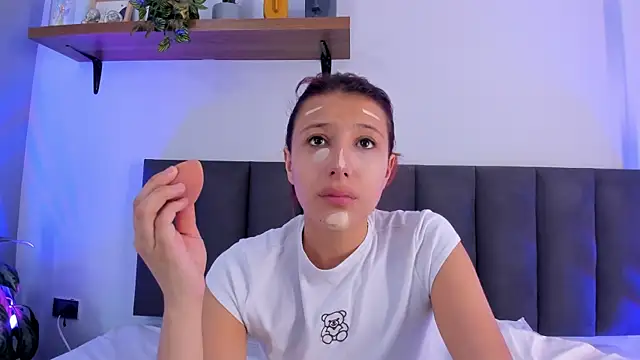 Cristalfoxy  online show from July 7, 2026, 8:56 pm