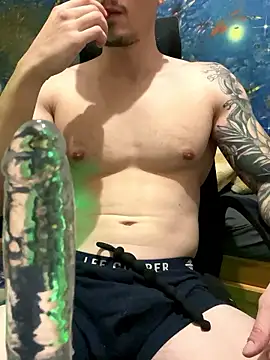 Snapshot of fronkie9384 chatting on January 13, 2026, 8:13 pm fronkie9384 online show from January 13, 2026, 8:13 pm