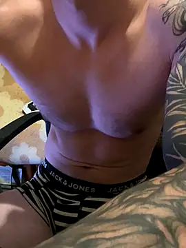 Snapshot of fronkie9384 chatting on September 17, 2025, 8:33 pm fronkie9384 online show from September 17, 2025, 8:33 pm