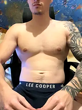 Snapshot of fronkie9384 chatting on December 13, 2025, 8:26 pm fronkie9384 online show from December 13, 2025, 8:26 pm